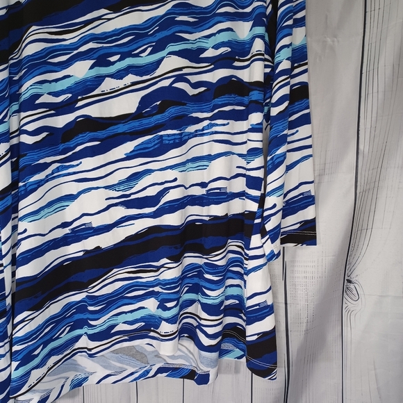 Monroe And Main Blue and White Asymmetrical Tunic Top - Picture 11 of 12